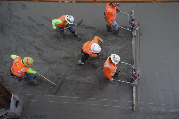 روان کننده 10 افزودنی روان كننده و ديرگير كننده بتن Kariz Flow 540